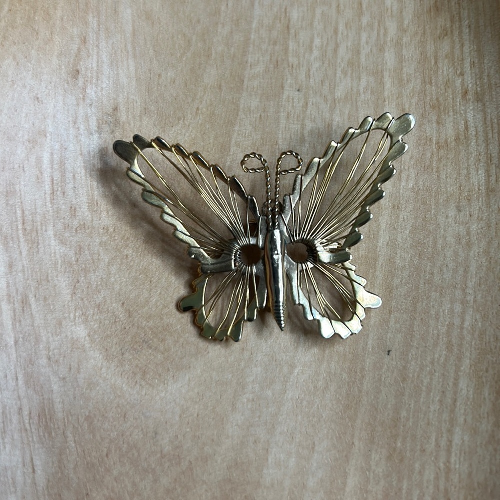 Vintage Gold Tone Wire Butterfly Brooch Pin